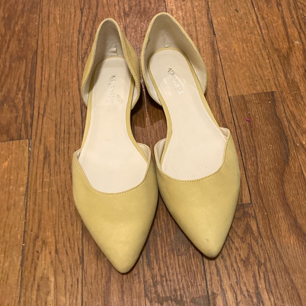 NWOB Nine West lemon yellow suede flats - size 7